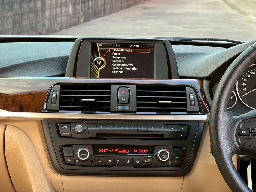 ปี 2013 BMW SERIES 3, 320i LUXURY คู่มือ/บุ๊คครบ สภาพดีมาก ไม่เคยชน100% รูปที่ 13