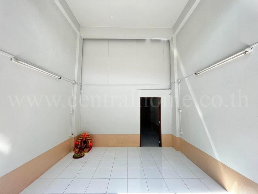 อาคารพาณิชย์ 3 ชั้นครึ่ง ติดรถไฟฟ้า MRT สถานีลาดพร้าว 101 2