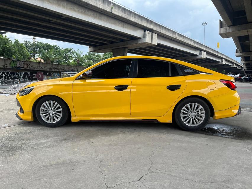 ขายรถ MG5 1.5X Sunroof ปี 2022 สีเหลือง เกียร์ออโต้ 7