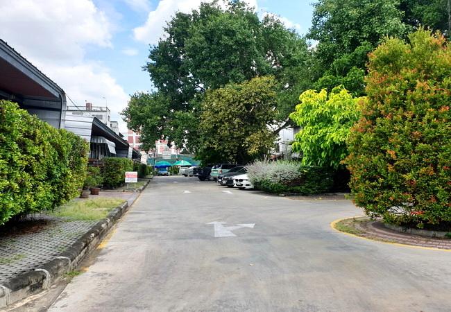 ขายที่ดิน ติดถนนพระราม 2 ซอย 50 เนื้อที่ 2-2-42 ไร่ พร้อมอาคารพาณิชย์ 6