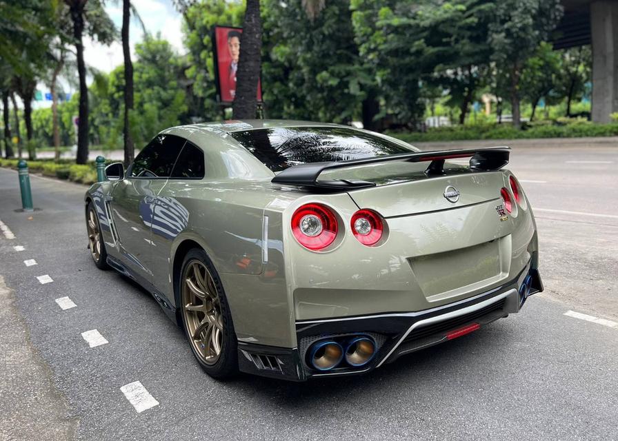 nissan GTR 2