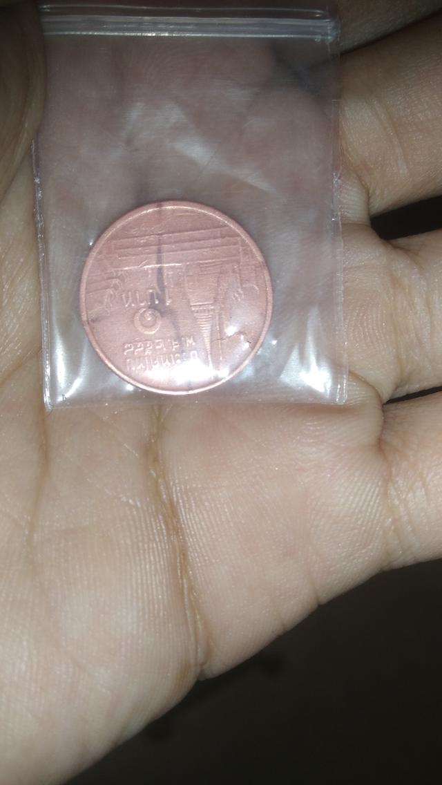 เหรียญ 1 บาทรัชกาลที่ 9 พระเศียรเล็กปี 2548 เป็นเหรียญทองแดง 100%