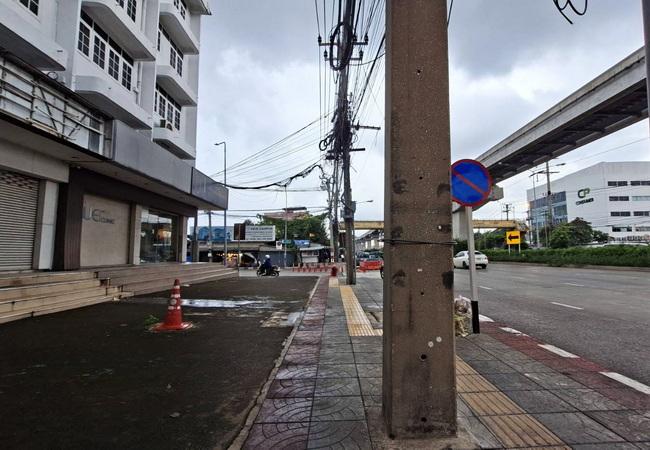 ขายอาคารพาณิชย์ ปากซอยรามอินทรา 109 ติดถนนรามอินทรา เนื้อที่ 48 ตร.ว. 2 คูหา 3