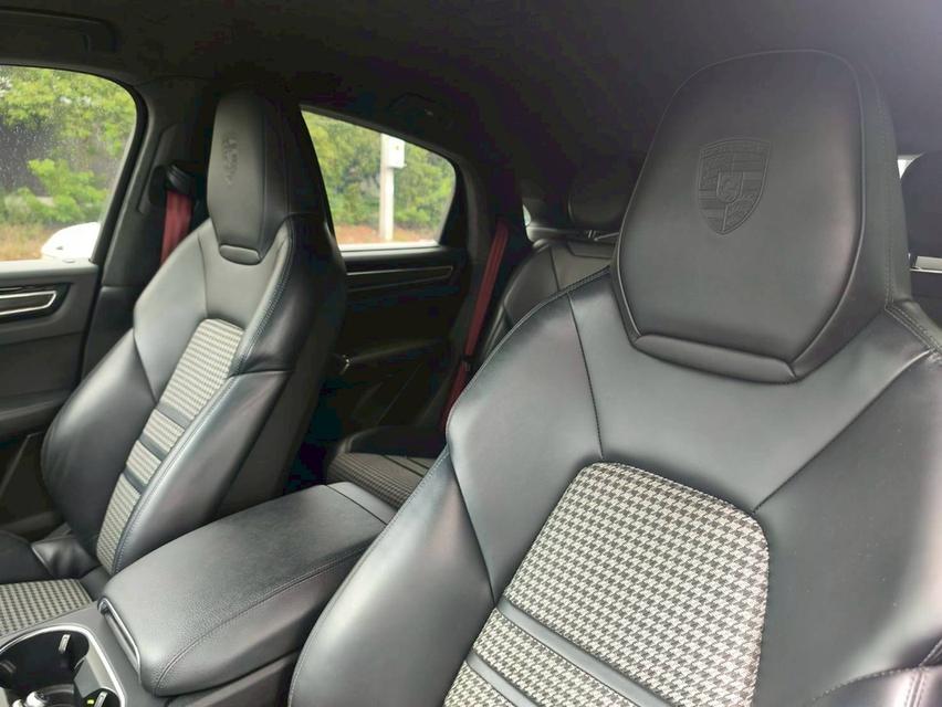 รหัสรถ KPV39 2024 PORSCHE CAYENNE Lightweight Sports Package COUPE E - HYBRID 12
