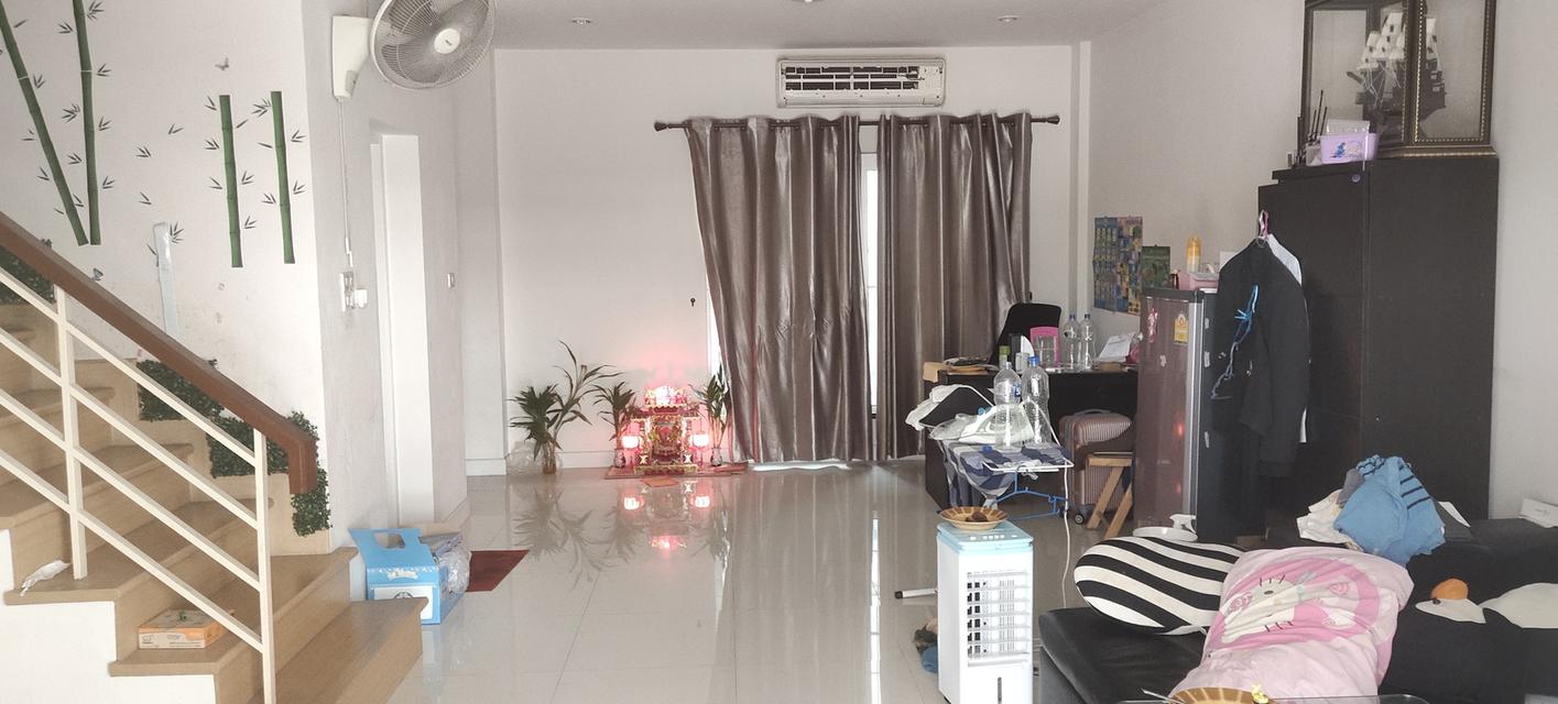 บ้านทาวน์โฮม 2 ชั้น หมู่บ้านทิพธนา ซอยเพชรเกษม 53 หลักสอง บางแค กทม. อยู่ใกล้สถานีรถไฟฟ้า BRT หลักสอง  รพ.เกษมราษฎร์  ห้างเดอะมาอล์บางแค  3 ห้องนอน 3