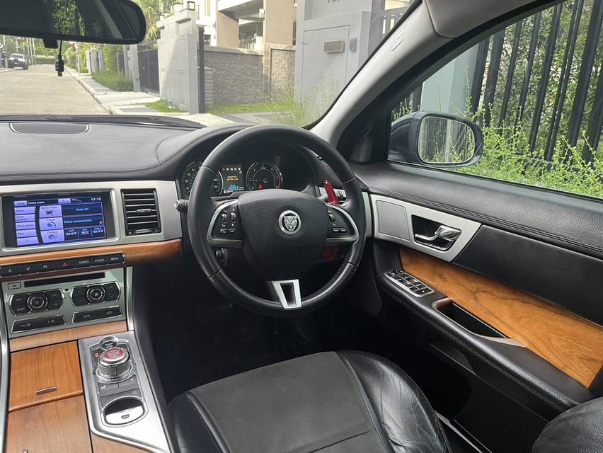 Jaguar สีดำ Xf 2.2 ปี 2012 9