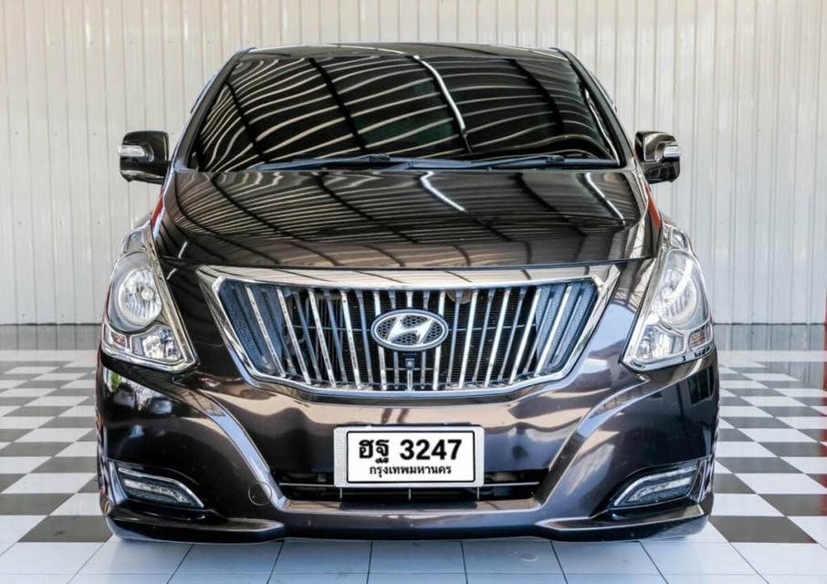 Hyundai H-1 Deluxe 2.5 ดีเซลเทอร์โบ มือสอง ปี 2017
