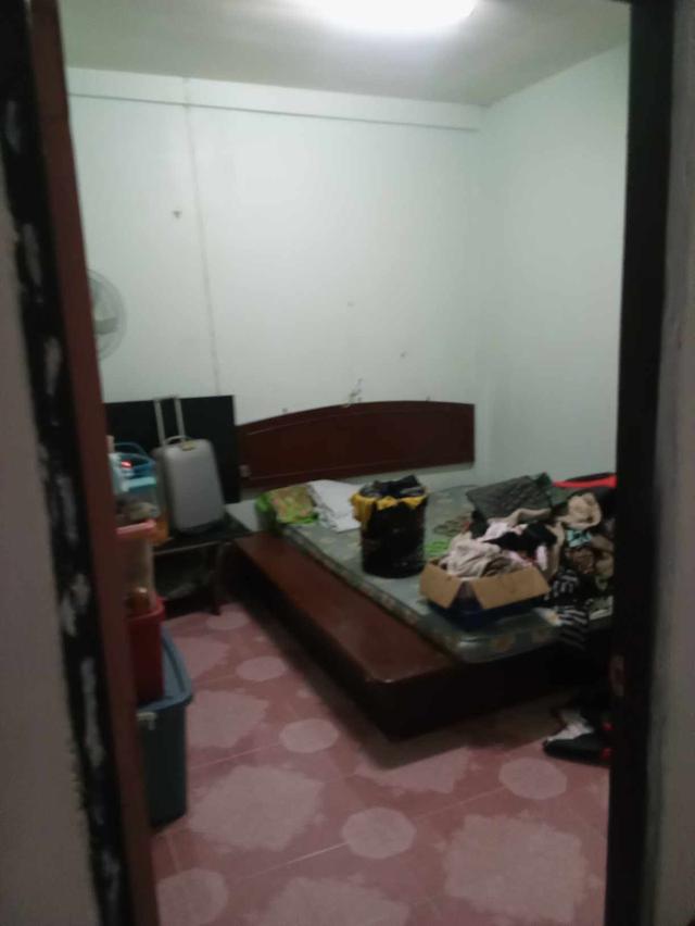 ขายด่วนทาวน์เฮ้าส์ชั้นเดียว บ้านอยู่ด่านนอกสะเดา อ.สะเดา จ.สงขลา ใกล้ศุลกากรสะเดา ซอยธนพัฒน์ 2 2 ห้องนอน 1 ห้องน้ำ 1 ห้องครัว ราคา 800000 บาท