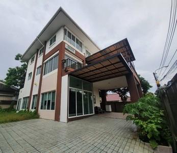 ให้เช่าบ้านเดี่ยว 3 ชั้น เกษตร -นวมินทร์ ซอย 7 ขนาด 4 ห้องนอน 5 ห้องน้ำ แอร์ 6 ห้องแม่บ้านแยกต่างหาก 1