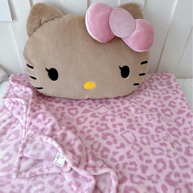 หมอนผ้าห่มลายคิตตี้น่ารักๆ