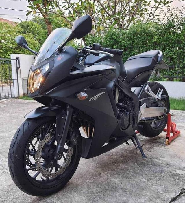 Honda CBR650 สีดำ