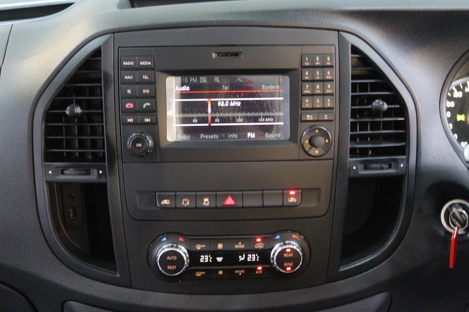 รหัสรถ JRS3443 หรูหราสุดๆกับ Benz Vito ปี 2016  15