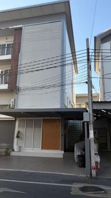 ขาย ทาวน์โฮม 3.5 ชั้น ลาดพร้าว 71 นาคนิวาส 27 ตกแต่งภายในอย่างดี เหมาะทำออฟฟิศและอยู่อาศัย เดินทางสะดวก  1