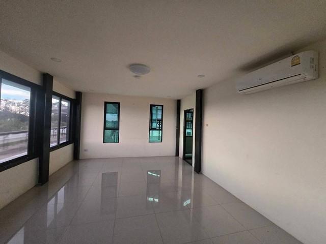 ขายโรงงานผังม่วงชลบุรี บนเนื้อที่ 3ไร่ ศรีราชา ชลบุรี พื้นที่ สีม่วงลาย พื้นที่ใช้สอย 1100 ตรม. 6