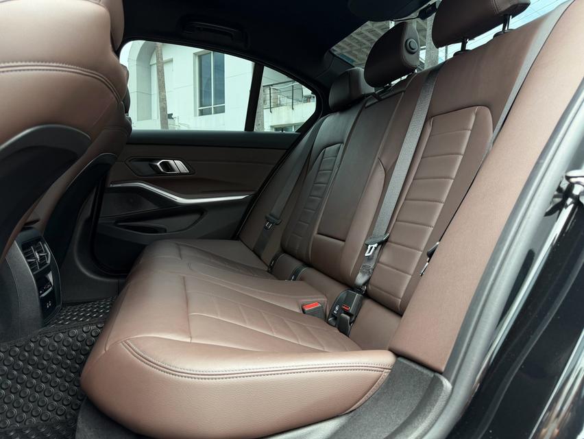 BMW 320d M Sport LCIปี 2023 ไมล์ 72,xxx kmราคา 1,590,000 บาทBSI: 28/12/2028 (5yrs/100,000km)Warranty: 281/12/2028 (5yrs/200,000km) รูปที่ 11