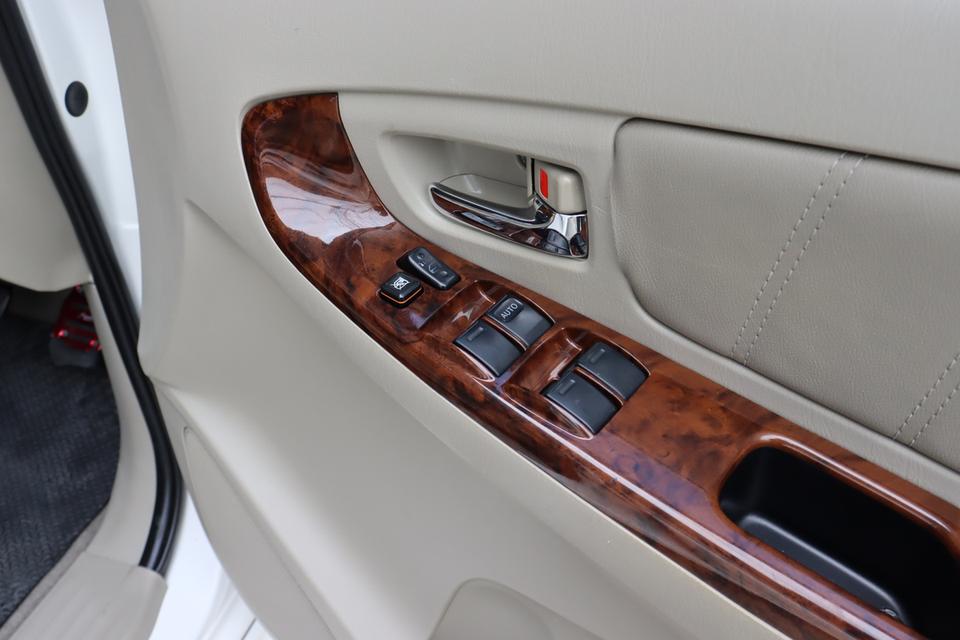 TOYOTA INNOVA 2.0 V 2013 20