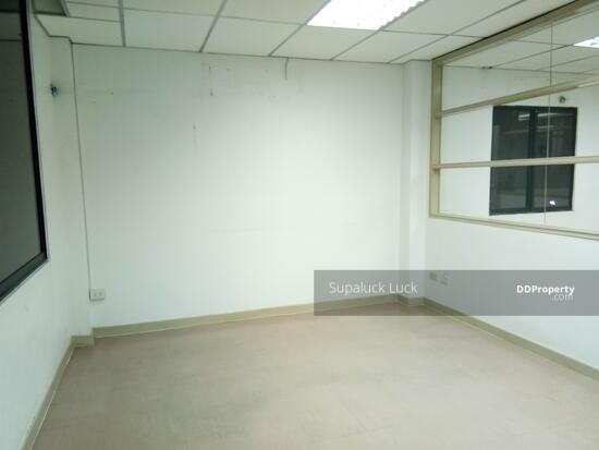 ให้เช่าพื้นที่ 180 ตารางเมตร (ชั้น 4) ติดถนนสุขุมวิท ห่างจาก BTS อุดมสุข เพียง 250 เมตร 5