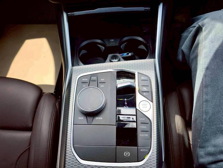 รหัสรถ KPV1100 2023 BMW 330e M SPORT LCI สีขาว 9