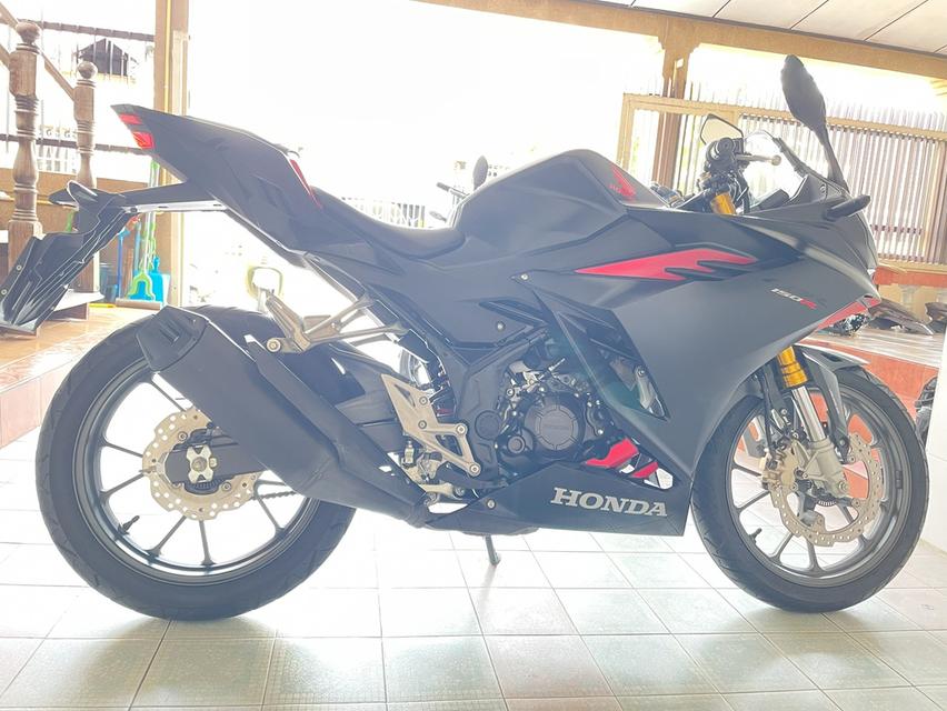 CBR150R ABS ผ่อนได้ ไม่ต้องค้ำ มีประกัน มีเก็บปลายทาง เอกสารครบ สภาพใสกริ๊บ ชุดสีไร้ริ้วรอย เครื่องเดิม วิ่ง6000 ปลายปี65 6