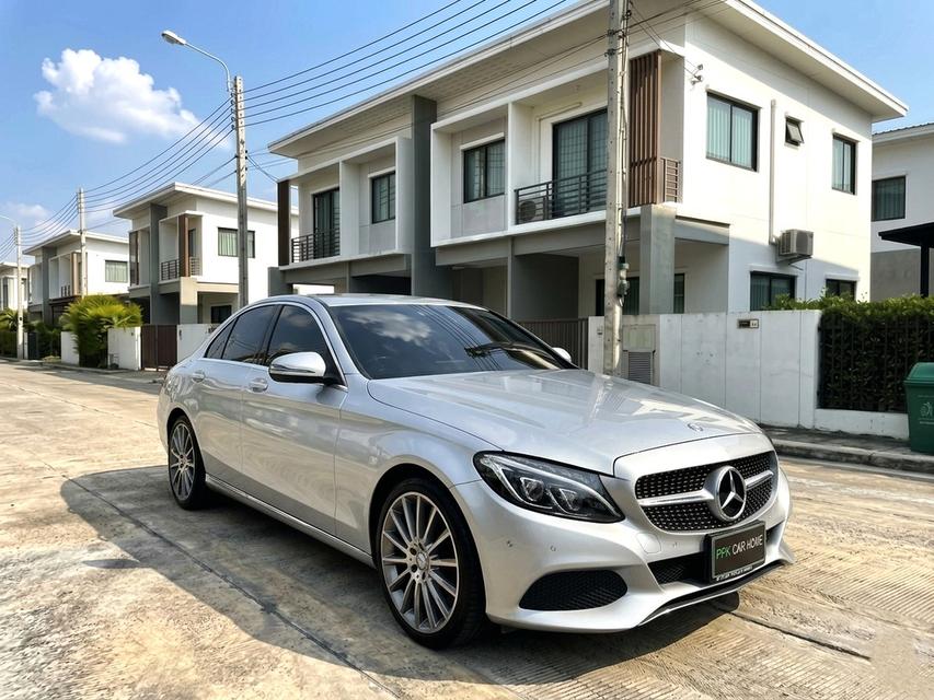ปี2017 Mercedes-Benz C350e AMG สภาพสวย มือเดียว สีเดิมทั้งคัน