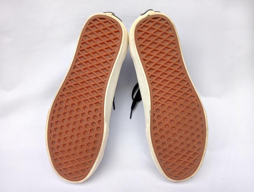 VANS รองเท้าผ้าใบมือสอง สีดำ-เขียว สภาพเหมือนใหม่ จัดส่งฟรี! เก็บปลายทาง