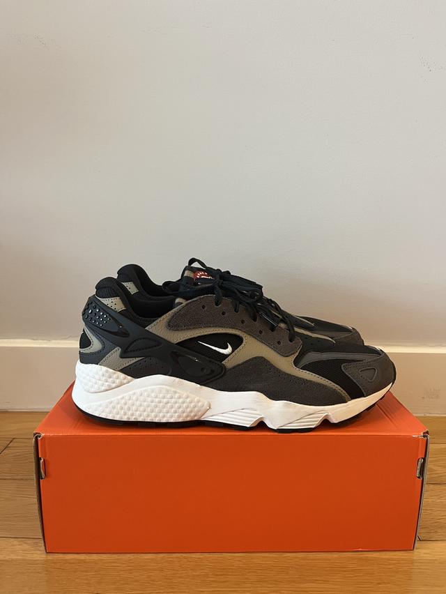 รองเท้า Nike Air Huarache Runner Black/Medium Ash/Khaki/White