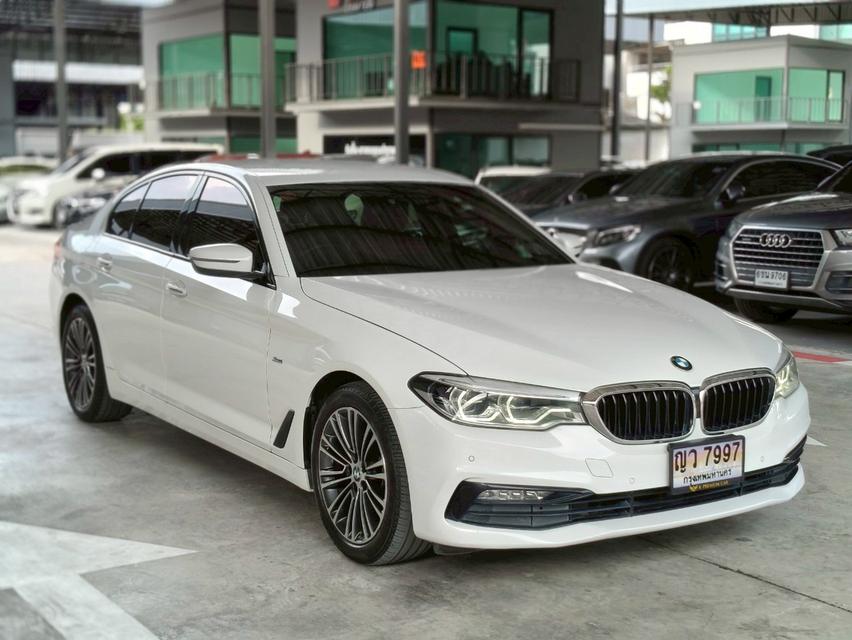รหัสรถ KPC7997 BMW 520d  สีขาว 2018 สภาพกริ๊บบบบ ประตู Soft Close ในราคาพิเศษ สุดๆ