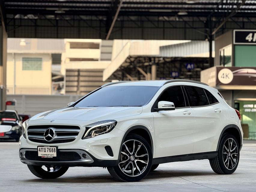 BENZ GLA200 ไมล์ 90,000 กม.