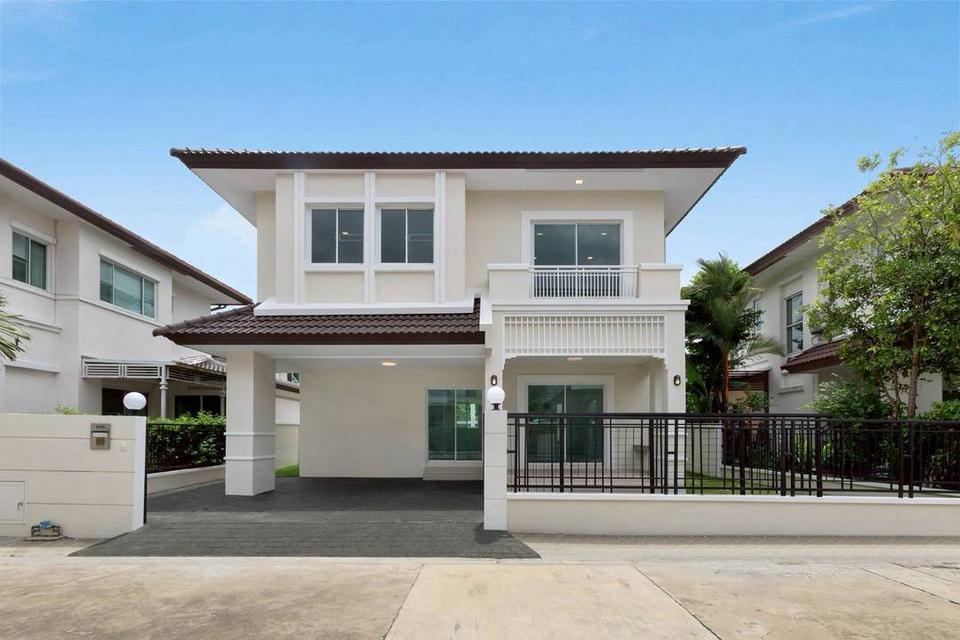 หมู่บ้านเซนโทร รัตนาธิเบศร์ CENTRO บ้านเดี่ยว 2 ชั้น ตกแต่งใหม่พร้อมอยู่ มีพื้นที่รอบบ้าน (ใกล้กับวัดสวนแก้ว และแยกบางพลู) ใกล้รถไฟฟ้าสายสีม่วง 1