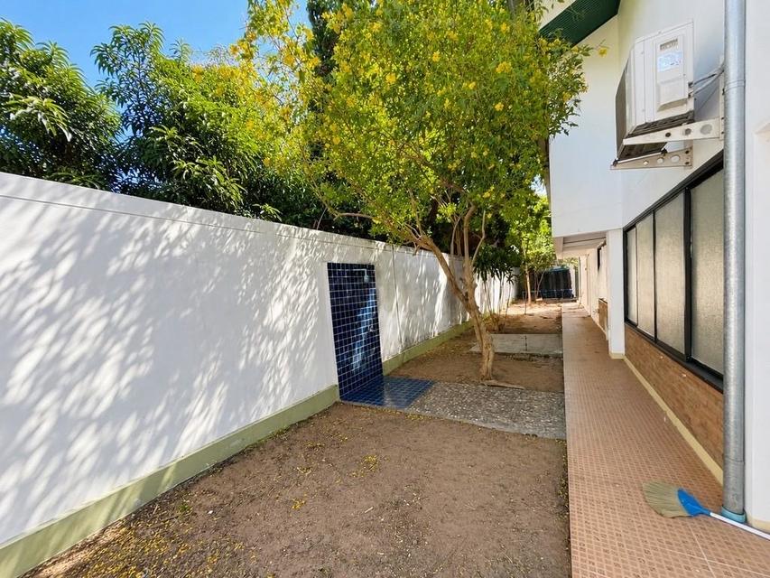 Urgent Sale — Large 2-Storey Detached House in Nong Pla Lai, PattayaUrgent sale at a special price. Owner needs to sell below market value 406sqw 18