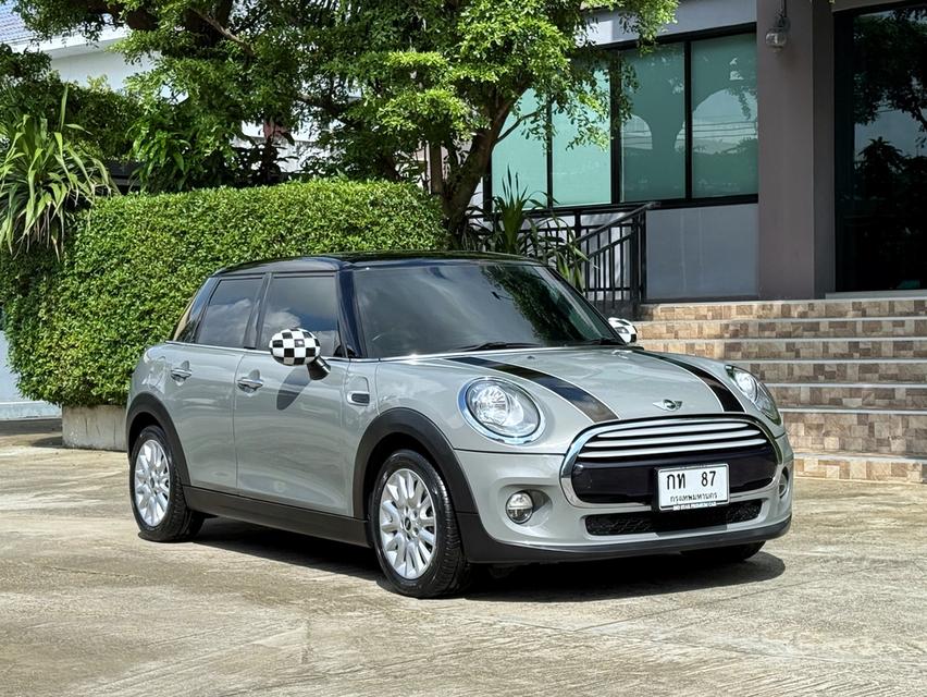2017 MINI COOPER 5 DOOR HATCH รถมือเดียวออกป้ายแดง รถวิ่งน้อย เข้าศูนย์ตรงระยะ รถไม่เคยมีอุบัติเหตุครับ