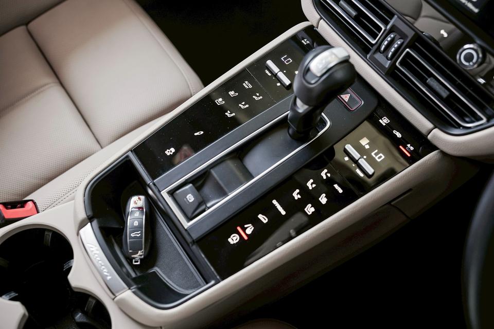Porsche Macan 2.0 ปี 2023 สีขาว จากศูนย์ AAS ประวัติชัดเจน รถบ้านมือเดียวป้ายแดง รูปที่ 10