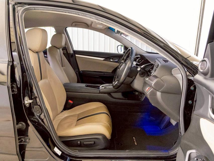 HONDA CIVIC 1.8EL ปีจด 2017 รับประกันหลังการขาย 3 ปี  18