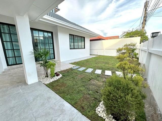 หมู่บ้านรวิพรวิลเลจ1 ซอยเขาน้อยโซนบน ตกแต่งครบ ทำเลดีใจกลางเมือง ใกล้ห้าง ใกล้ธนาคาร อยู่บนเนินเขาน้ำไม่ท่วม