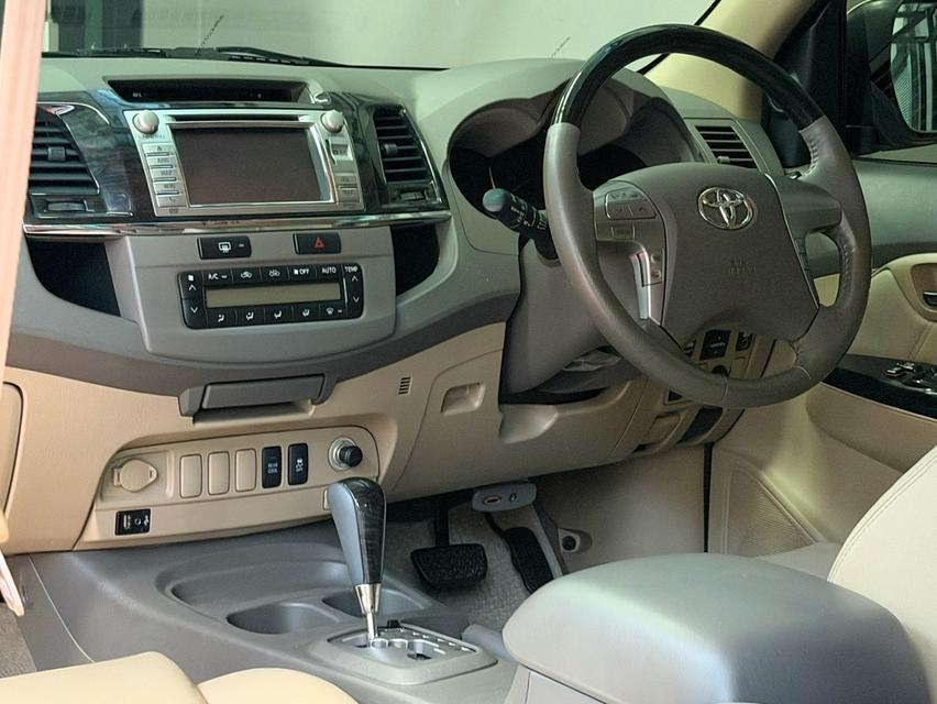 2014 TOYOTA FORTUNER 3.0V 5เกียร์ รถมือเดียวออกป้ายแดง รถวิ่งน้อย ประวัติศูนย์ครบ รถไม่เคยมีอุบัติเหตุครับ รูปที่ 12