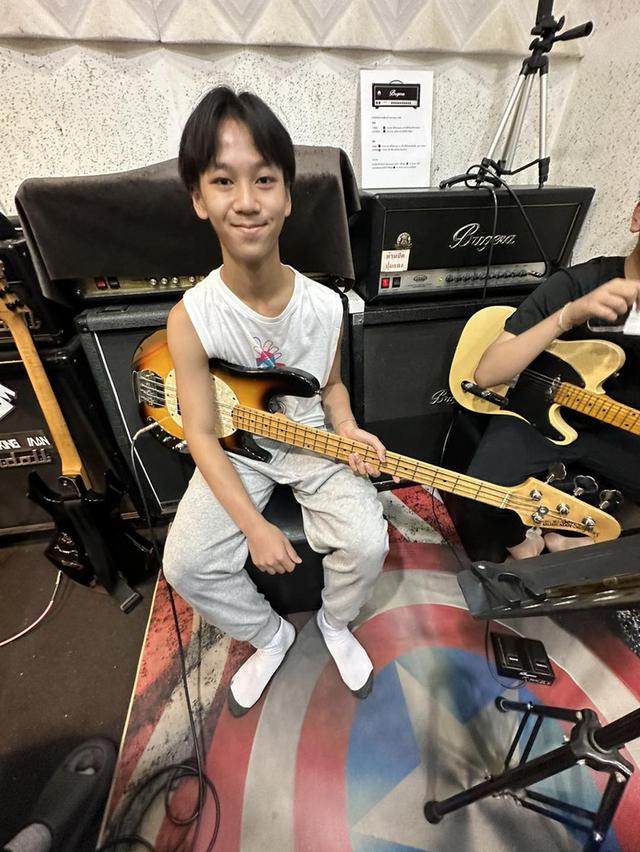 รับสอนเบสไฟฟ้า ที่ Fin Music School 11