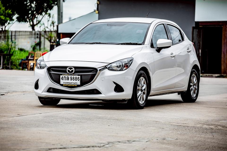 Mazda 2 1.5 XD Sport ดีเซล ปี 2015 สีขาว มือเดียวป้ายแดง