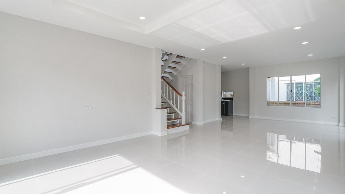 +ขายบ้านมือสองตกแต่งใหม่ หลังมุม โครงการ กฤษดา ลากูน ปิ่นเกล้า – พระราม 5 (Krisada Lagoon Pinklao Rama 5) เนื้อที่ 54.1 ตร.ว.ใกล้จุดขึ้นทางด่วนศรีรัช 6