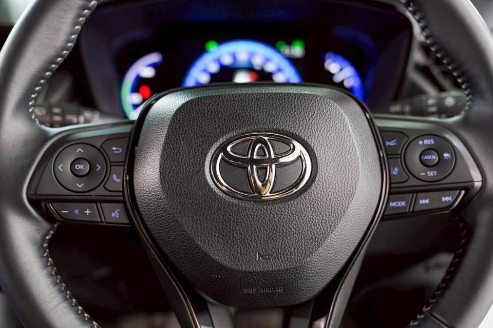 TOYOTA COROLLA CROSS 1.8 HEV GR SPORT AT  (ปี 2023)ทะเบียน: 3ขษ 6532 (กรุงเทพมหานคร)สี: ขาว ดำเครื่องยนต์: เบนซิน + ไฟฟ้า 1800cc รูปที่ 12