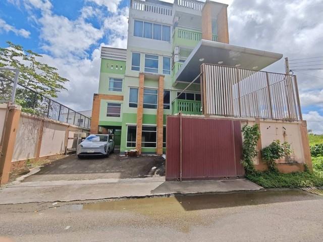 สำนักงาน 4.5 ชั้น 100 ตรว 484 ตรมจอดรถได้ 7 คัน . อ่อนนุช 66 ประเวศ กรุงเทพ 1