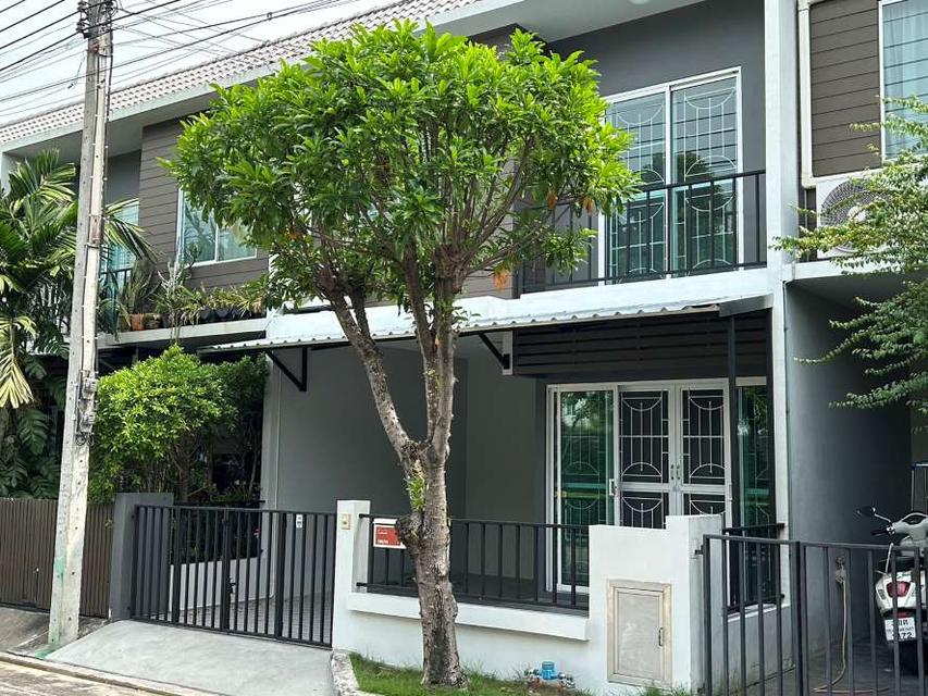 ทาวน์โฮม 2 ชั้น รีโนเวทใหม่ สวยมาก พร้อมอยู่ หน้าบ้านติดสวนส่วนกลาง อารียา เดอะคัลเลอร์ส เฟส 3 วงแหวน-รามอินทรา 2