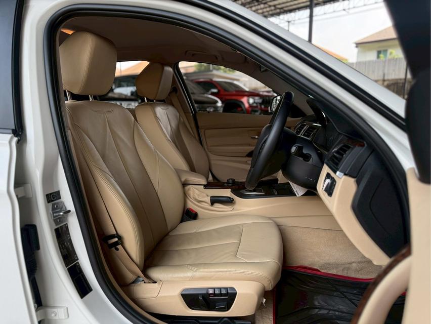 รหัสรถ WRT9338 2013 BMW SERIES 3, 320i LUXURY โฉม F30 รูปที่ 8