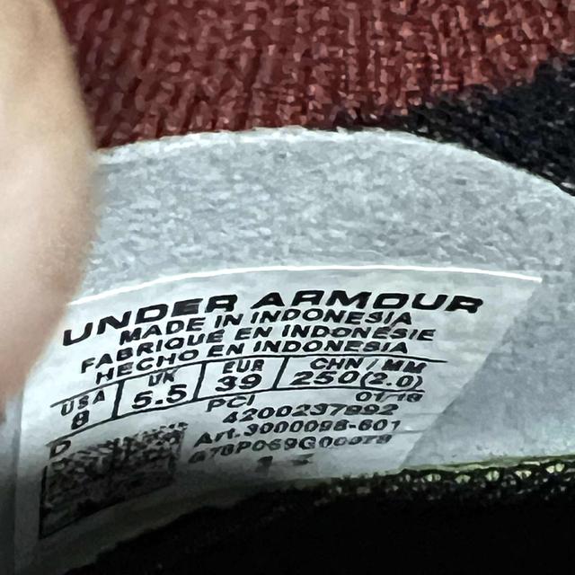 รองเท้าวิ่ง under armour  9