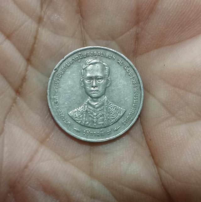 พระสมเด็จวัดระฆัง เหรียญร.9และเหรียญพระราชินี 16