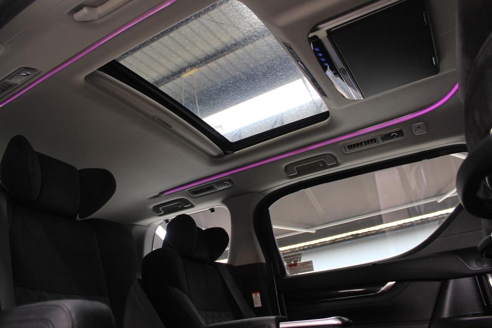 รหัสรถ JRS8573 TOYOTA Alphard 2.5 SC น้ำมันล้วน กับชุดแต่ง Lexus LM 300 ปี 2016 17