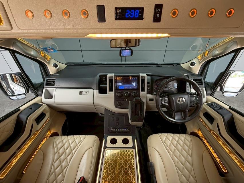 2019 TOYOTA COMMUTER, 2.8 โฉม ปี19-ปัจจุบันสีเทา เครื่องยนต์ 2.8 ดีเซล เกียร์ออโต้ ป้ายฟ้าแท้ รูปที่ 9