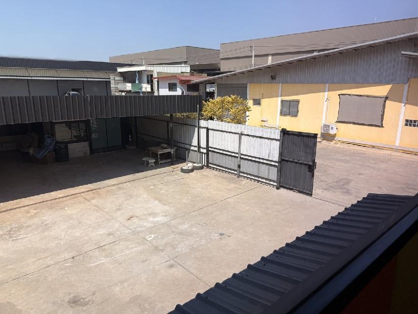 ให้เช่าพื้นที่ , โกดังพร้อมสำนักงาน , ติดถนนพัฒนาชนบท 3 ลาดกระบัง / พื้นที่ดิน 147 ตารางวา / พื้นที่ใช้สอยรวมกว่า 400 ตารางเมตร / จอดรถหลายคัน 8