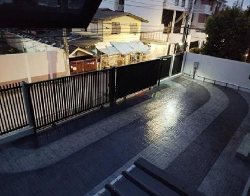 ให้เช่า โฮมออฟฟิศ / อาคาร สร้างใหม่ 2 ชั้น 2 อาคาร / พื้นที่ดิน 100 ตาราวา / พื้นที่ใช้สอย 332 ตารางเมตร / ทำเล สุขุมวิท 101 ซอยปุณวิถี เข้าซอยไม่ลึก 3