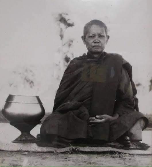 เหรียญหลวงพ่อผาง ช่วยสร้างพระอุโบสถ วัดศิลาขัน จังหวัดขอนแก่น รุ่นพิเศษ ปี 2520