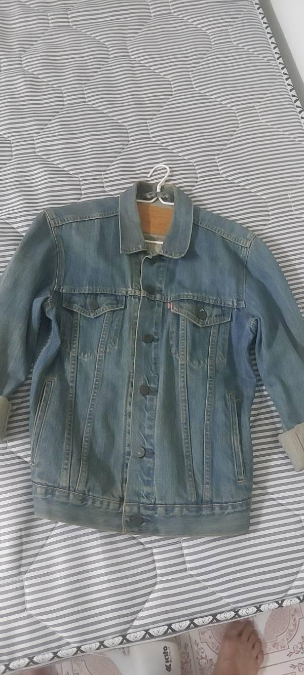 ปล่อยเสื้อมือสองของแท้ช้อปไทยครับ แจ็คเก็ตยีนส์ Levi's Original Trucker Jacket (ปี 2015) ไซส์ S อกประมาณ 36-38 นิ้ว ผ้